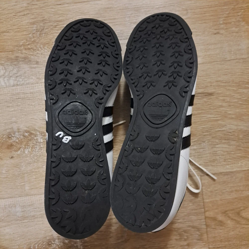 adidas classic sneakers